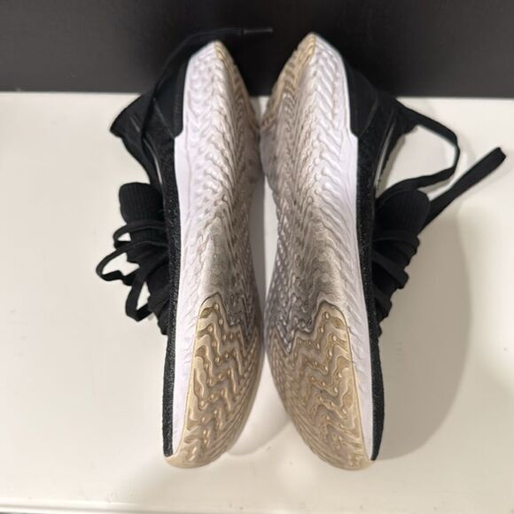 Women’s Nike Sneakers - Picture 5 of 7